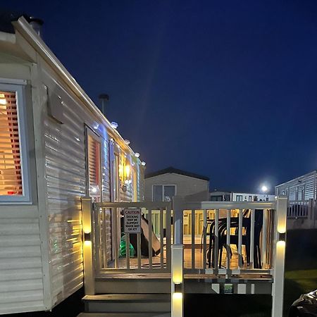 Calypso Hot Tub Breaks Tattershall Lakes Pet Friendly Екстер'єр фото
