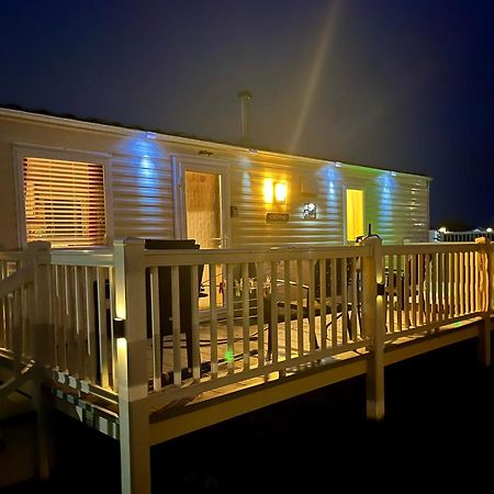 Calypso Hot Tub Breaks Tattershall Lakes Pet Friendly Екстер'єр фото