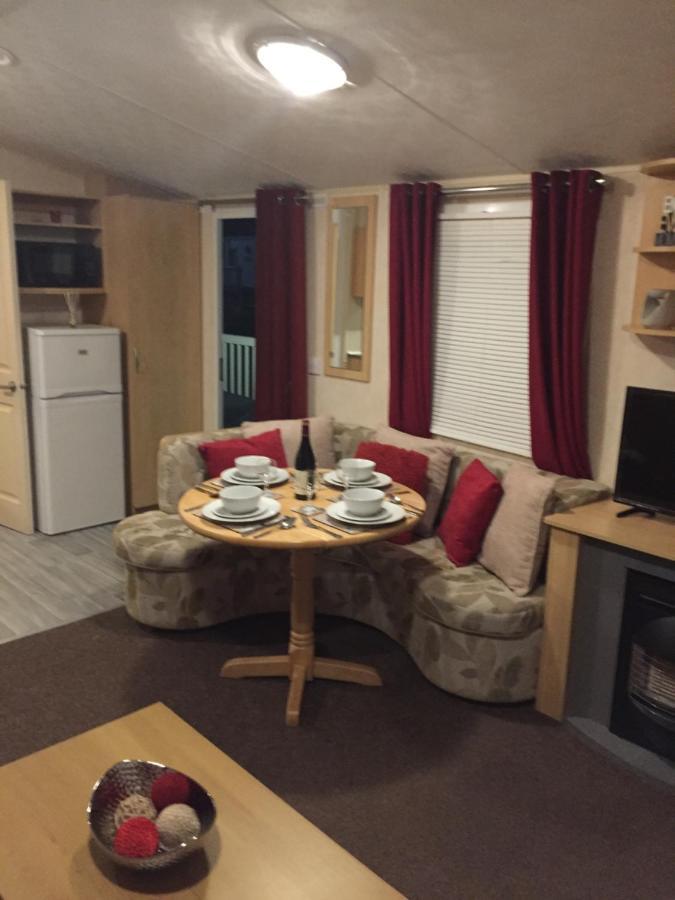 Calypso Hot Tub Breaks Tattershall Lakes Pet Friendly Екстер'єр фото