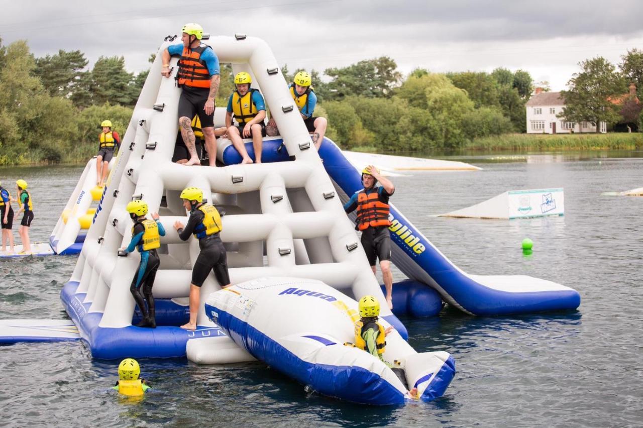 Calypso Hot Tub Breaks Tattershall Lakes Pet Friendly Екстер'єр фото