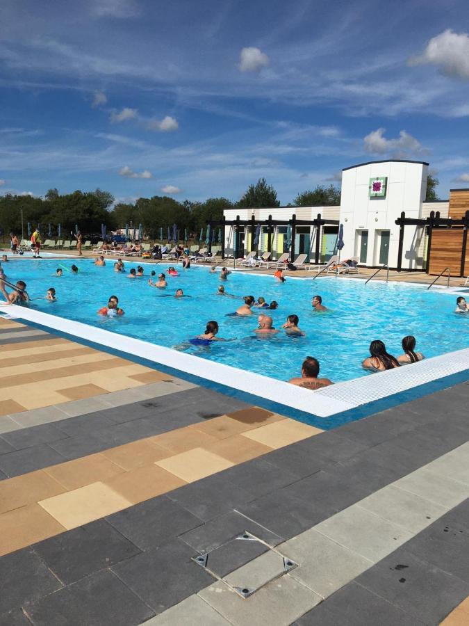 Calypso Hot Tub Breaks Tattershall Lakes Pet Friendly Екстер'єр фото