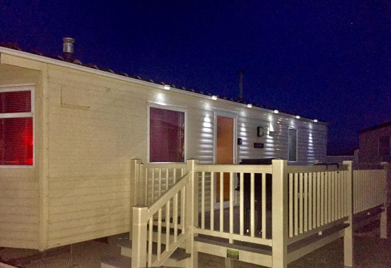 Calypso Hot Tub Breaks Tattershall Lakes Pet Friendly Екстер'єр фото