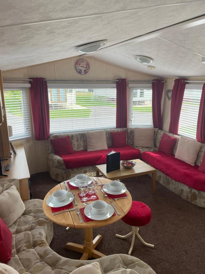 Calypso Hot Tub Breaks Tattershall Lakes Pet Friendly Екстер'єр фото