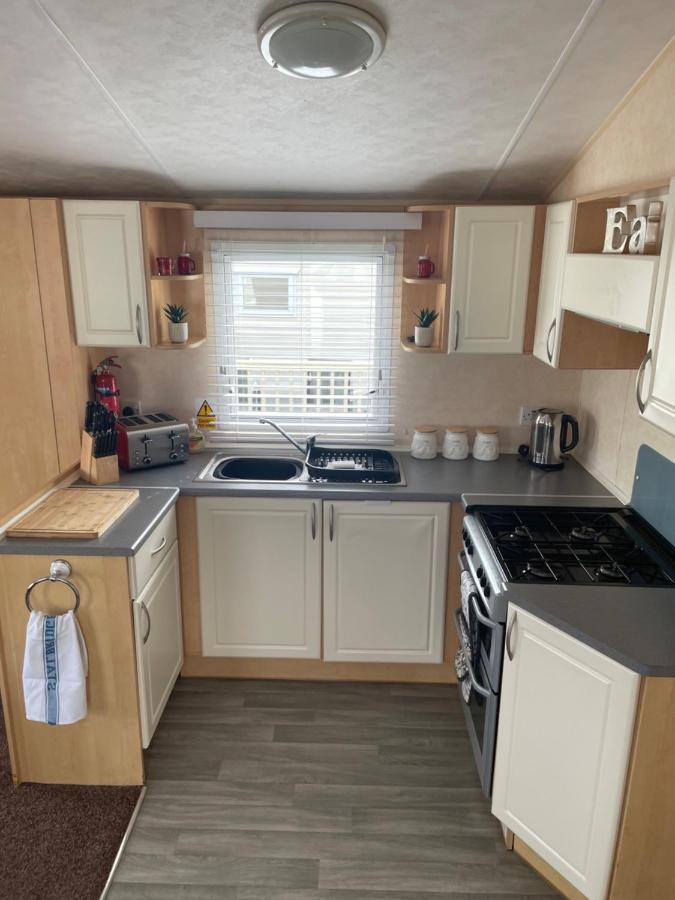 Calypso Hot Tub Breaks Tattershall Lakes Pet Friendly Екстер'єр фото