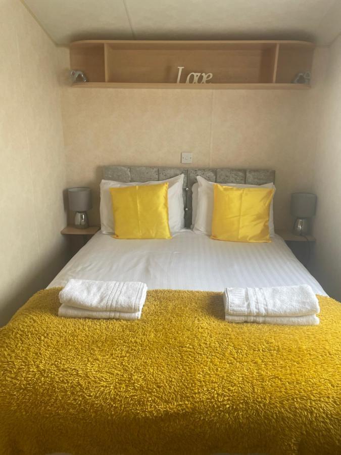Calypso Hot Tub Breaks Tattershall Lakes Pet Friendly Екстер'єр фото