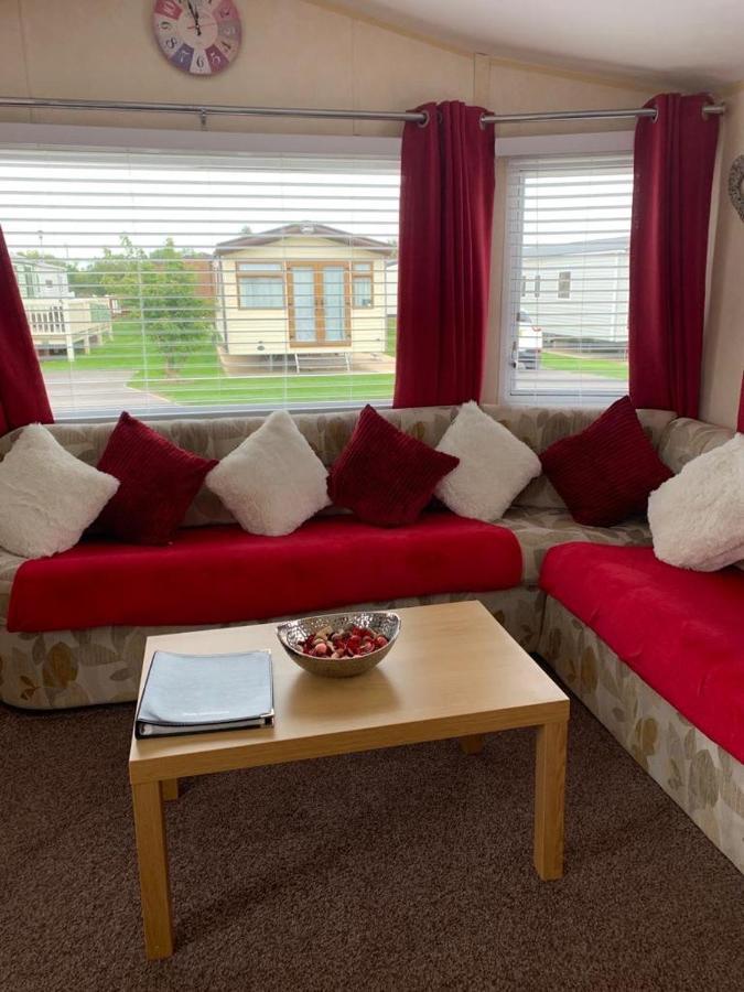 Calypso Hot Tub Breaks Tattershall Lakes Pet Friendly Екстер'єр фото